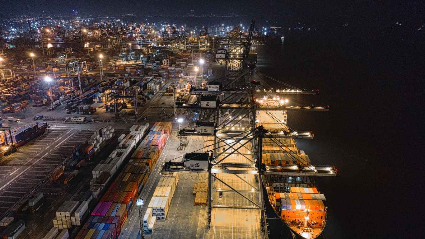 新潟港イメージ　作業　青木組